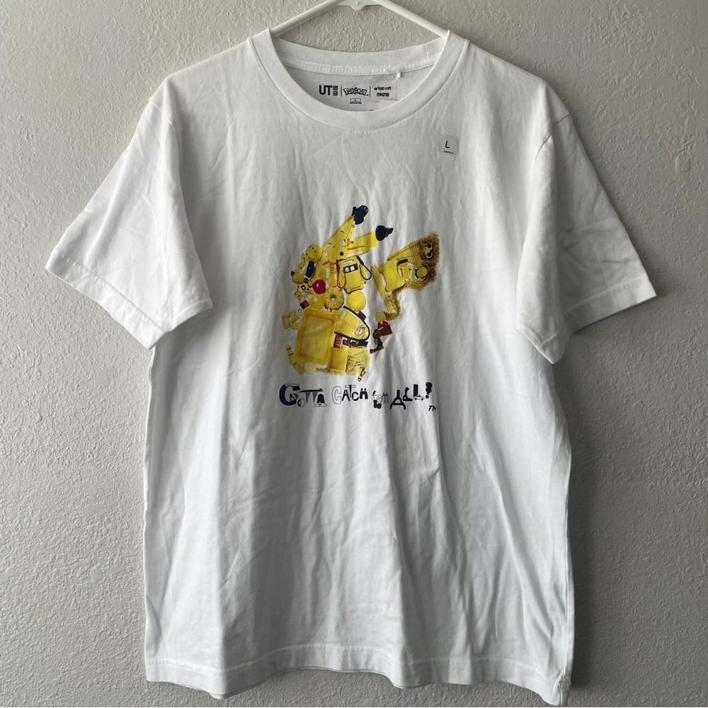 Pokemon UT Uniqlo Shirt Adult Unisex Large White Short Sleeve Pikachu Shirt NEW